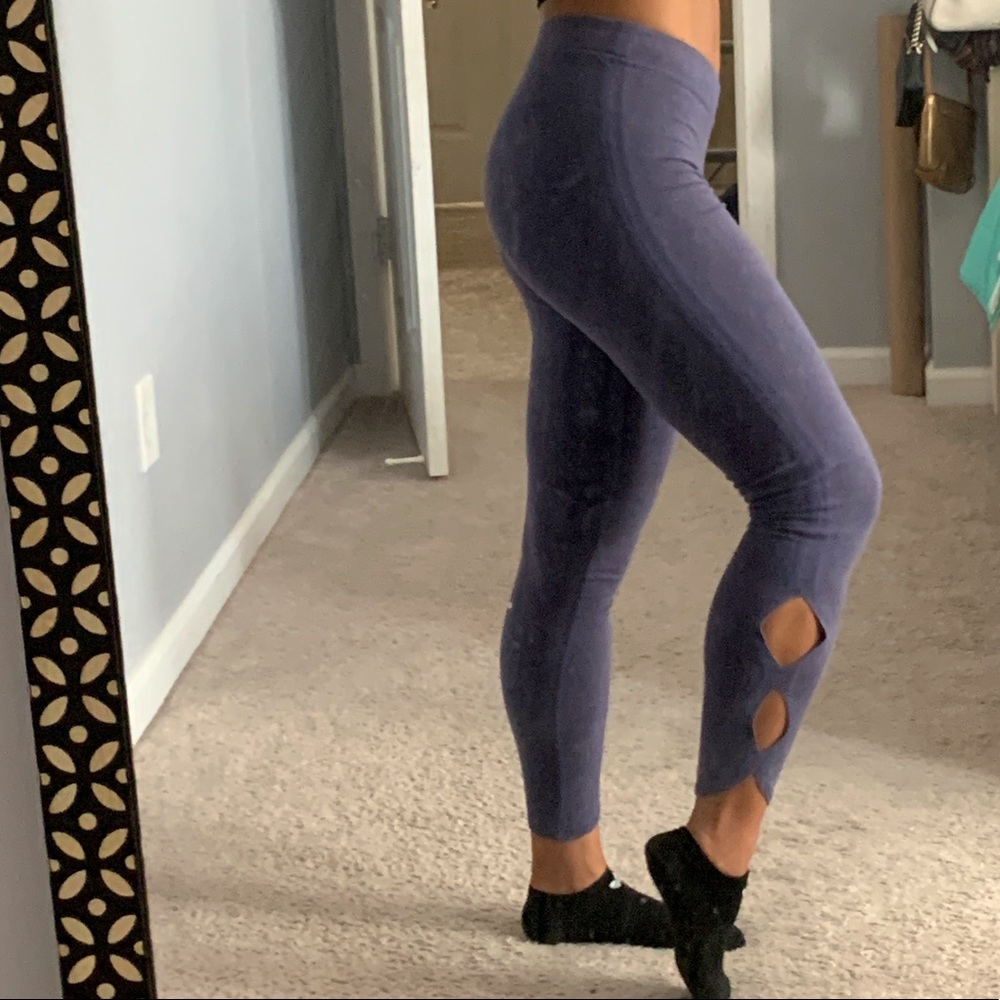 AERO Yoga keyhole leggings